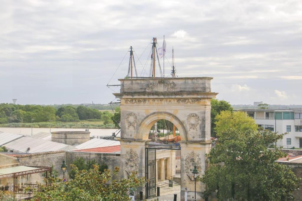 Cote Cour - Appartement En Plein Centre-Ville & Proche Des Thermes Rochefort  Exterior photo