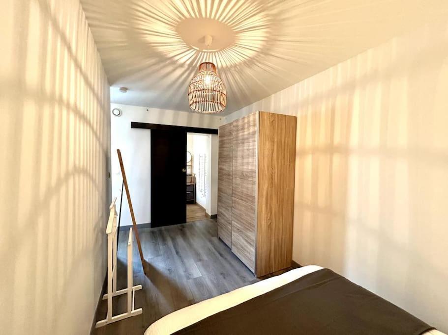 Cote Cour - Appartement En Plein Centre-Ville & Proche Des Thermes Rochefort  Exterior photo