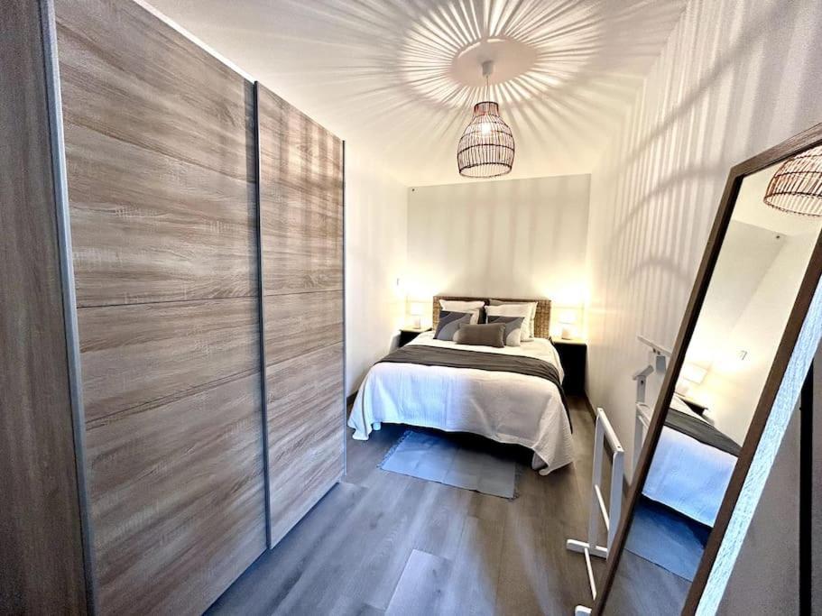 Cote Cour - Appartement En Plein Centre-Ville & Proche Des Thermes Rochefort  Exterior photo