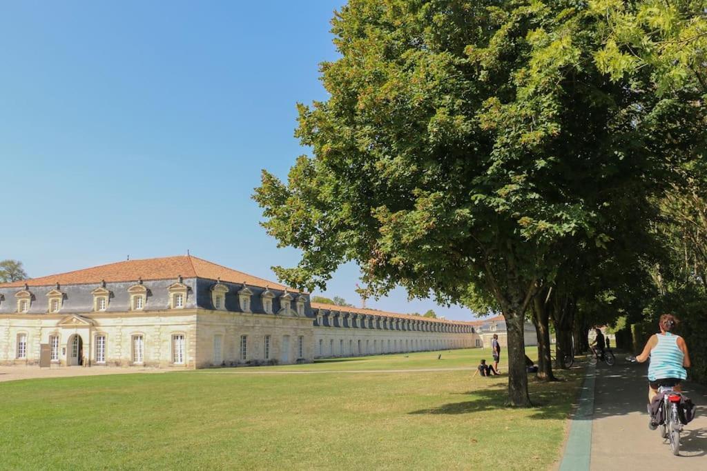 Cote Cour - Appartement En Plein Centre-Ville & Proche Des Thermes Rochefort  Exterior photo