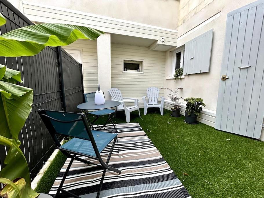 Cote Cour - Appartement En Plein Centre-Ville & Proche Des Thermes Rochefort  Exterior photo