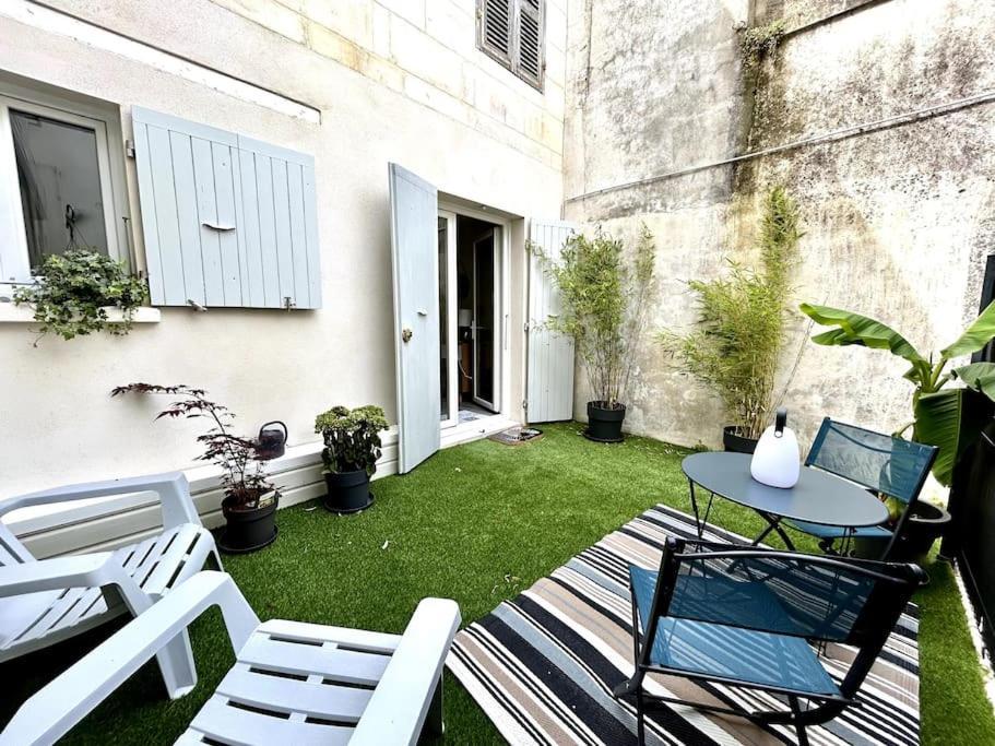 Cote Cour - Appartement En Plein Centre-Ville & Proche Des Thermes Rochefort  Exterior photo